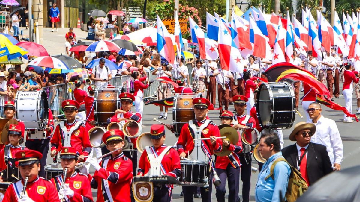 Estafados: padres de familia pagan $125 por uniformes que nunca recibieron