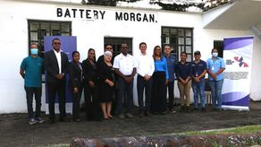 Las autoridades realizaron un recorrido por las instalaciones de la Baterías Morgan, tras la firma del convenio.