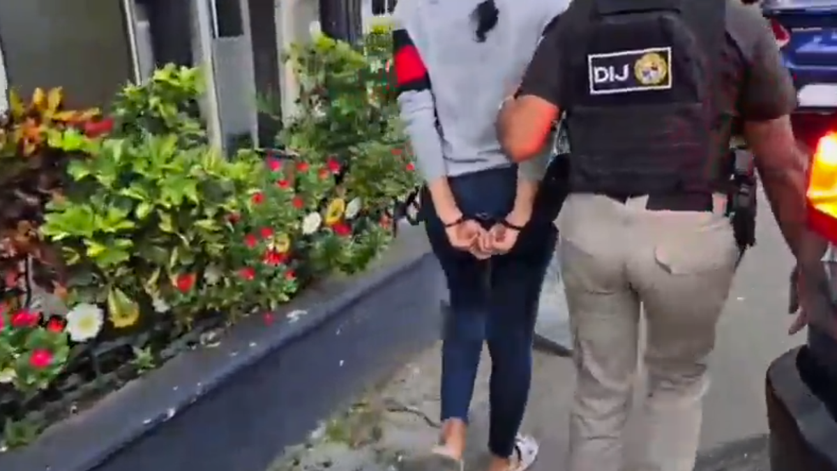 Policía Nacional de Panamá aprehende a tres personas Policía Nacional de Panamá aprehende a tres personas