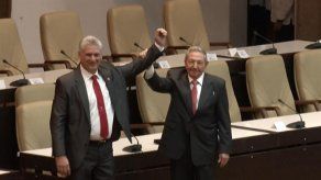 Raúl Castro dejará en 2021 liderazgo de Partido Comunista a Díaz-Canel