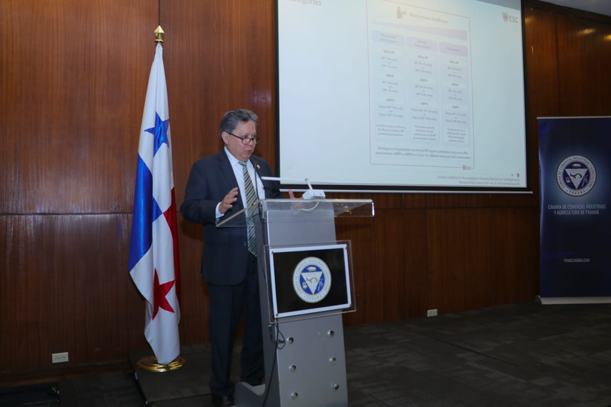 Minsa y CSS capacitan médicos en salud cardiovascular