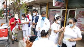 Se colocan primera, segunda y dosis de refuerzo así como dosis pediátricas.