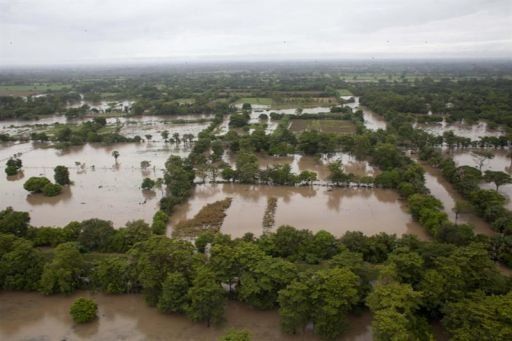 Evacúan a más de 130 guatemaltecos afectados por inundaciones