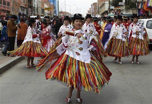 Destronan por fraude a Miss Cholita en Bolivia