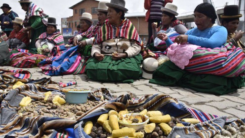 Aymaras claman para que las lluvias sacien la sed de Bolivia en sequía