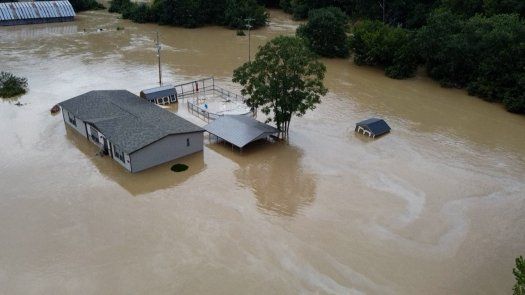 Al menos una quincena de muertos en las peores inundaciones en un estado de EE. UU.