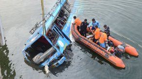 Al menos 40 muertos al caer un autobús a un río en el este de la India