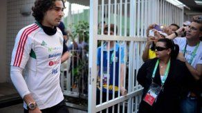 De la Torre asegura que Ochoa no fue convocado porque exigió ser titular