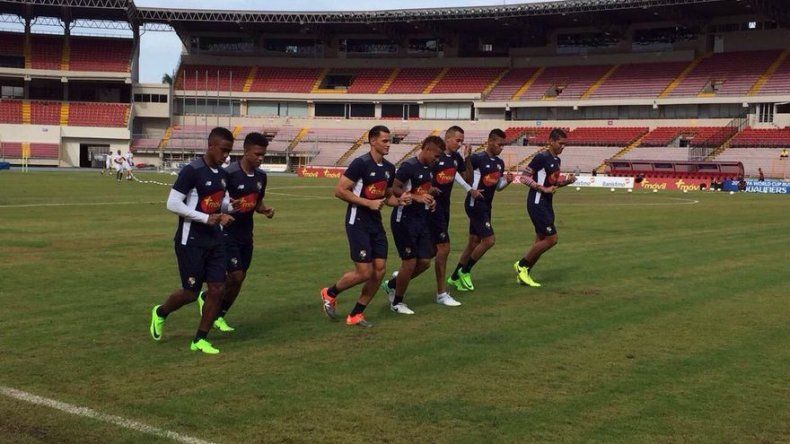 Vargas y Chen en carrera para jugar ante Costa Rica