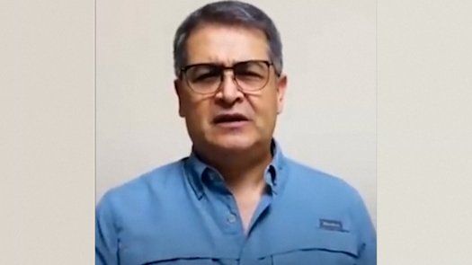 Soy inocente, asegura expresidente Hernández antes de ser extraditado a EE. UU.