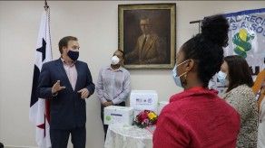Embajada de EEUU en Panamá dona más de mil kits de pruebas COVID-19 al país