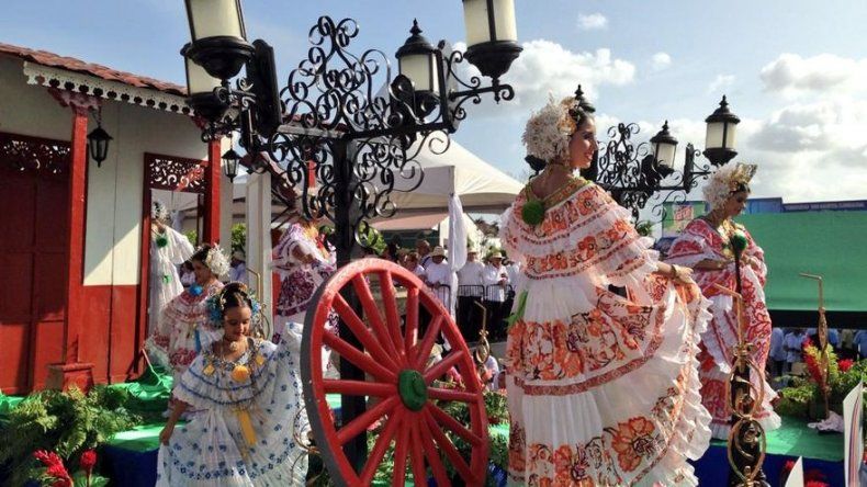 Desfile de las Mil Polleras 2015
