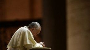 El papa invita al mundo entero a descartar una guerra en Siria