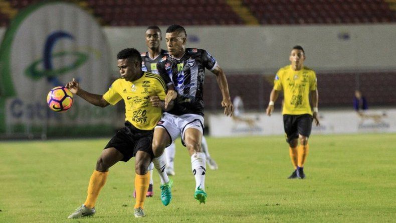 El Árabe Unido gana, Tauro y CAI empatan en la primera fecha