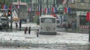 Inundaciones en varias vías de la ciudad por fuertes lluvias