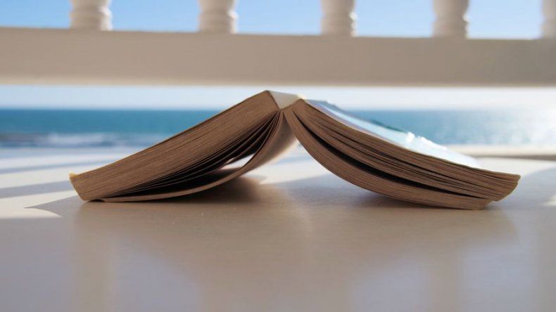 Para dormir bien es mejor leer un libro impreso y no en tableta