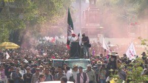 ONG marchan por justicia para Ayotzinapa en el estado mexicano de Guerrero