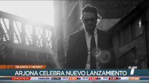 Ricardo Arjona celebra el lanzamiento de su albúm Blanco y Negro