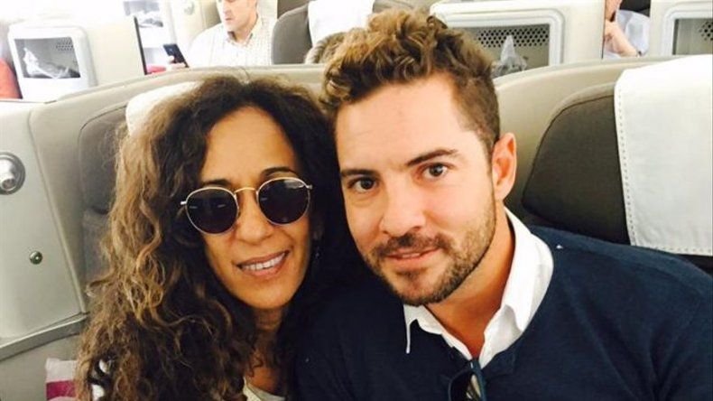 Rosario Flores y David Bisbal coinciden de camino a México