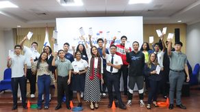 El MIDES entregó las primeras tarjetas de corresponsabilidad a los jóvenes del programa Padrino Empresario, con el fin de medir el impacto y la evolución de los beneficiarios.