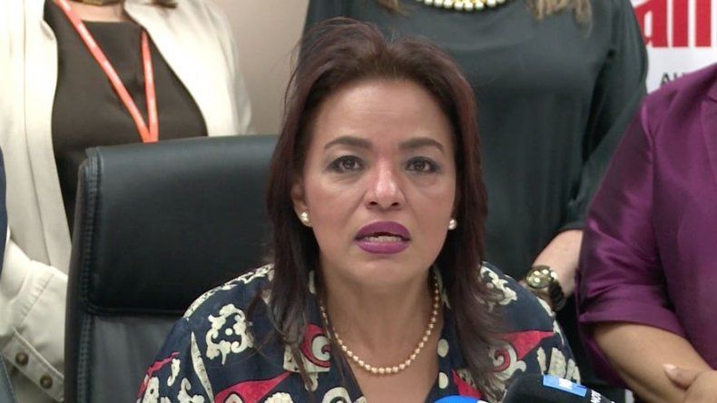 Ministra de AMPYME niega cobro de coimas y explica destitución