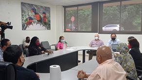 Reunión entre las autoridades y el personal del HSMA.