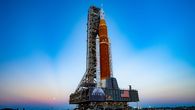 El cohete Space Launch System (SLS) . El cohete Space Launch System (SLS) .