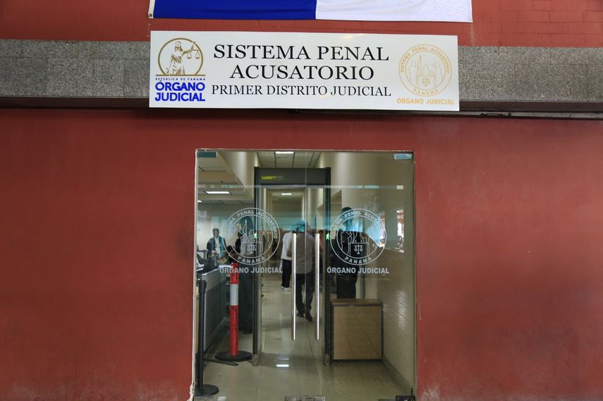 Ordenan detención provisional para exfuncionario