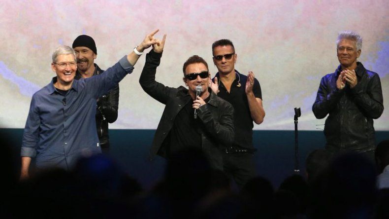Bono (U2) revela que siempre lleva gafas de sol por un glaucoma