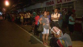 Panameños madrugan para comprar jamones a 8 dólares en Naviferias
