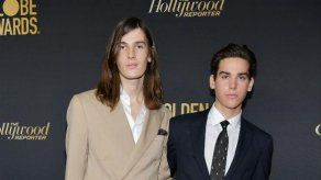 Los dos hijos menores de Pierce Brosnan serán los próximos embajadores de los Globos de Oro