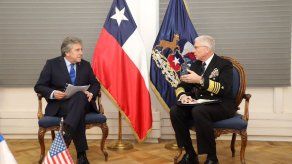 El ministro Espina afirma que Chile jamás le entregará su soberanía a China