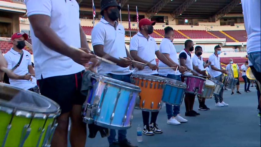 Práctica de bandas independientes en el Estadio Rommel Fernández.