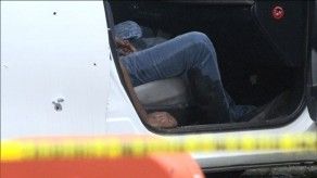 Asesinan de múltiples disparos a sujeto dentro de un vehículo en Río Abajo