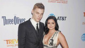 Ariel Winter presume de la conexión instantánea con su novio Levi Meaden