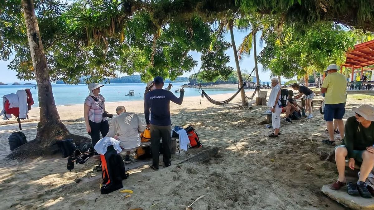 MiAmbiente: Turistas del crucero Le Champlain visitan Coiba