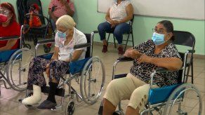 Culmina aplicación de primeras dosis de vacuna contra COVID-19 en el circuito 8-10, informó el Minsa.