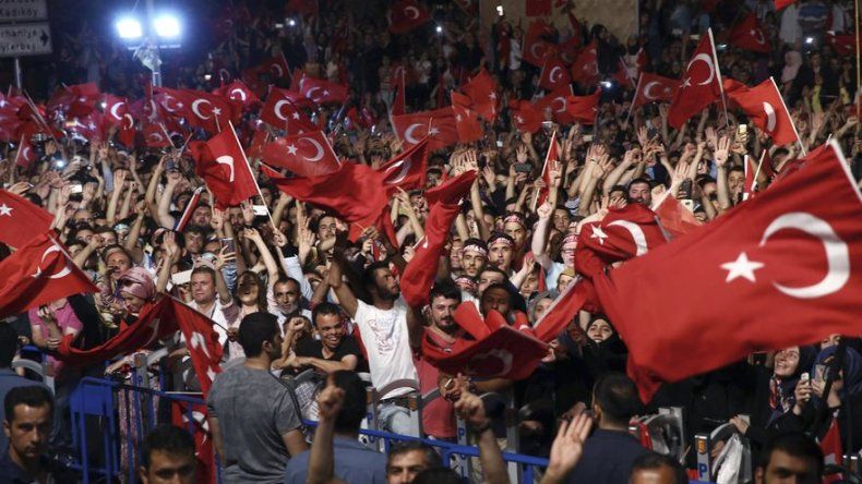 Turquía procesa a 85 generales y almirantes por el golpe