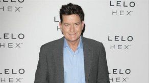 Charlie Sheen celebra un año sobrio