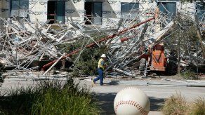 Se desploman andamios en Houston; seis rescatados