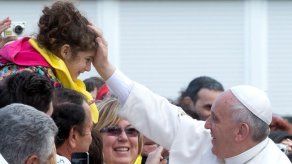 El papa Francisco regala 150 huevos de pascua a niños del Hospital Niño Jesús