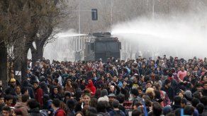 Estudiantes chilenos protestan por cambios en gratuidad de educación superior