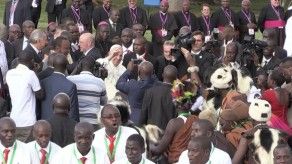 Papa inicia en Kenia su primera gira por África Papa inicia en Kenia su primera gira por África