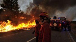 Muere un bombero herido en fuego forestal