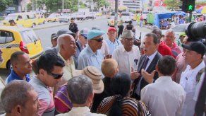Jubilados cierran vías en Chiriquí y en la 5 de Mayo