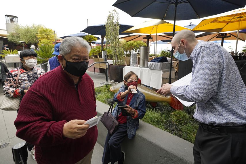 Flexibilizan uso de mascarillas en San Francisco.