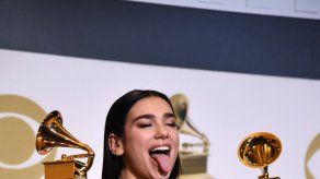 Dua Lipa se lleva el Grammy a artista revelación