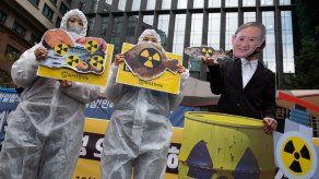 El agua contaminada, que comenzará a verterse de aquí a dos años, es actualmente almacenada en tanques.