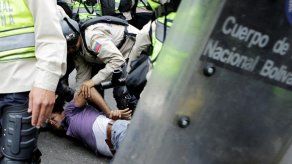 HRW denuncia torturas y confesiones forzadas de disidentes en Venezuela