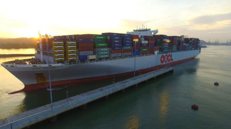 Buque OOCL France rompe récord de tamaño y capacidad al transitar por el Canal Ampliado